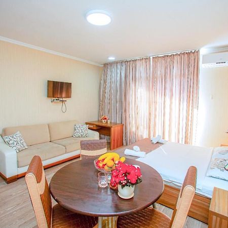 Tower Apartments Batumi Esterno foto