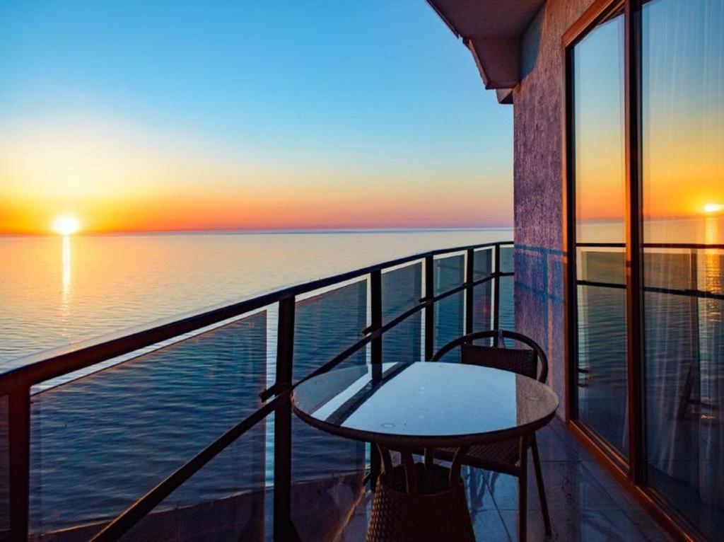 Tower Apartments Batumi Esterno foto