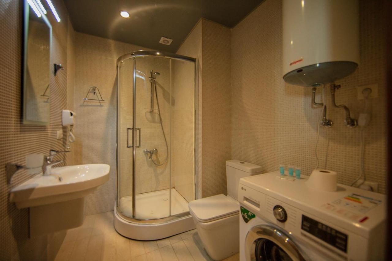 Tower Apartments Batumi Esterno foto
