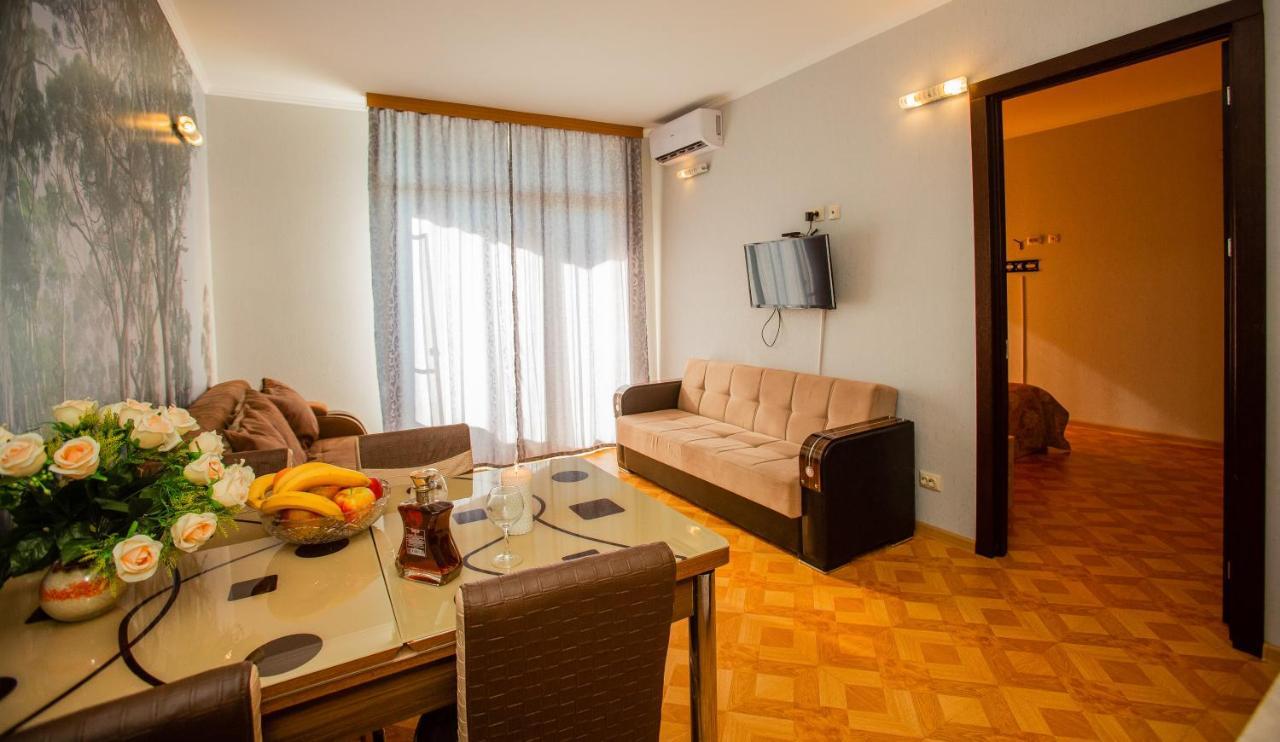 Tower Apartments Batumi Esterno foto