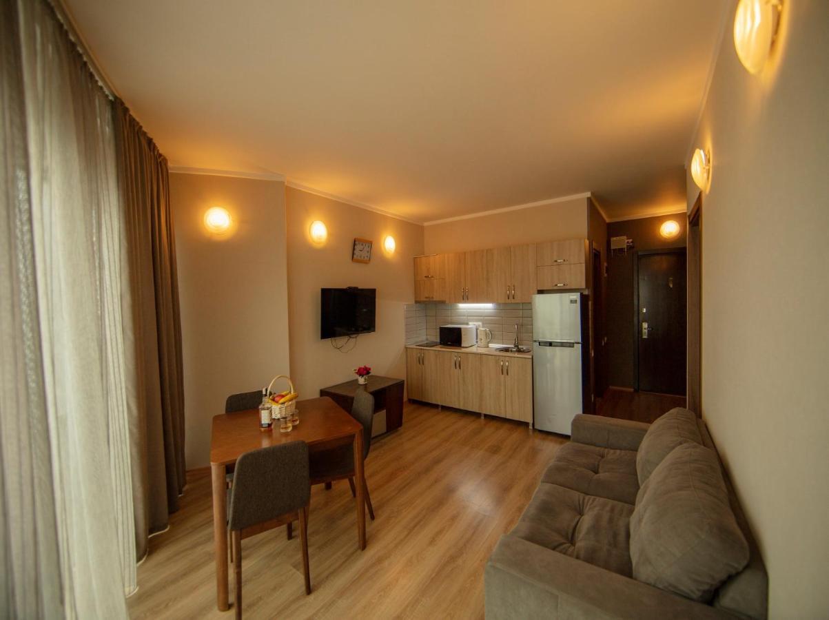 Tower Apartments Batumi Esterno foto