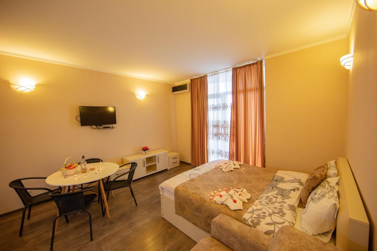 Tower Apartments Batumi Esterno foto