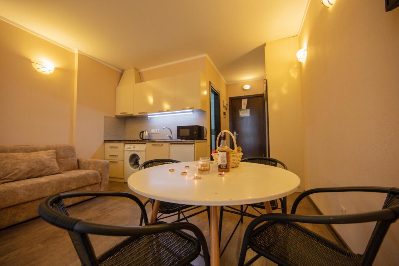Tower Apartments Batumi Esterno foto