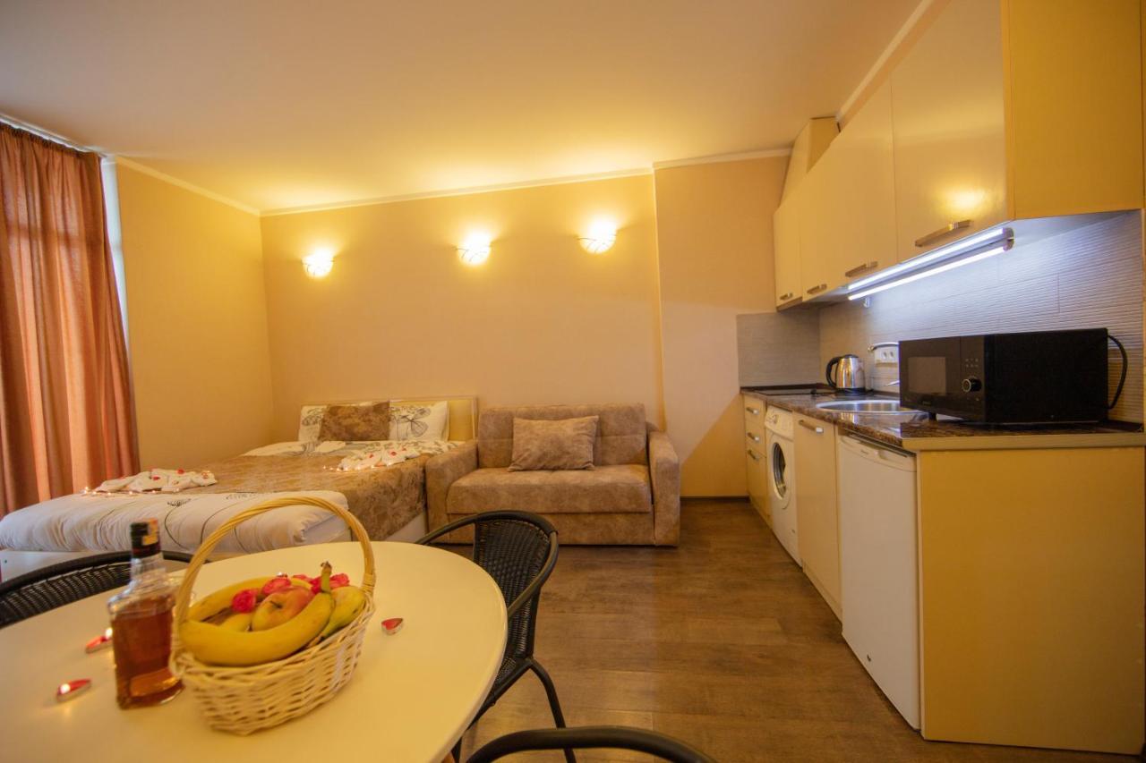 Tower Apartments Batumi Esterno foto