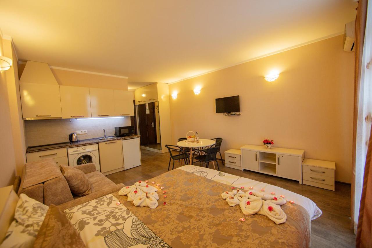 Tower Apartments Batumi Esterno foto