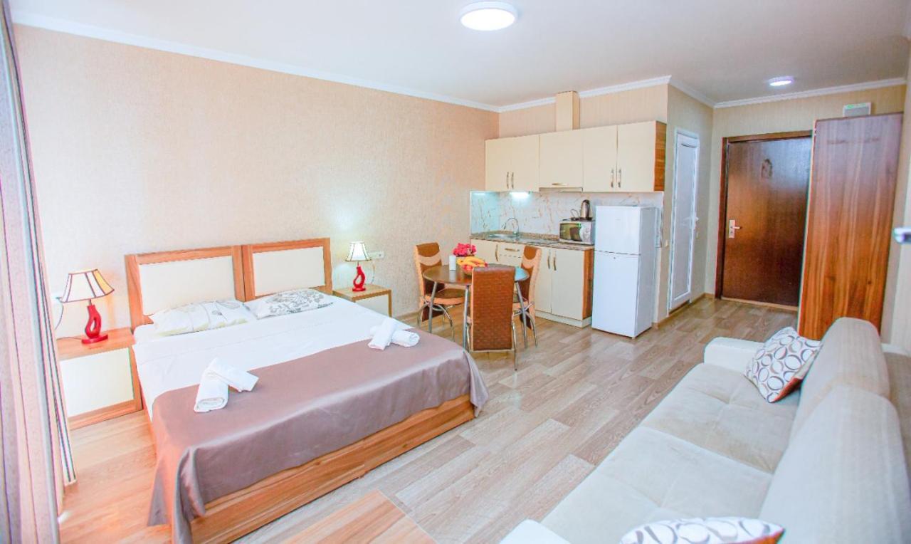 Tower Apartments Batumi Esterno foto
