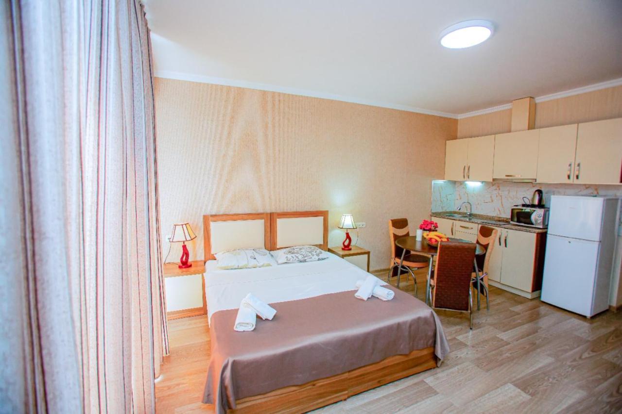 Tower Apartments Batumi Esterno foto