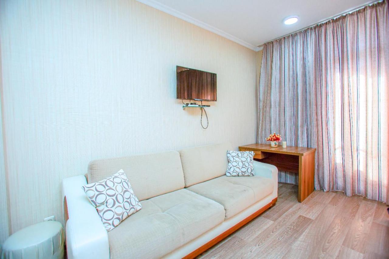 Tower Apartments Batumi Esterno foto